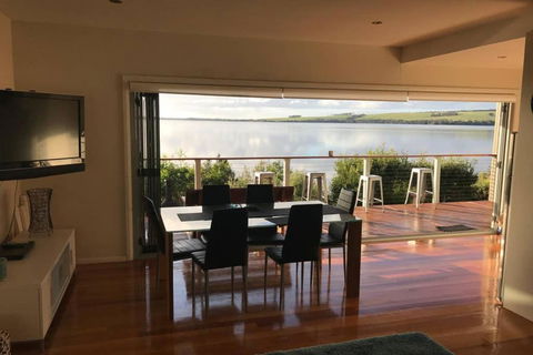 Amazing Ansons Bay Absolute Waterfront Beach House - Darwin Holiday 0