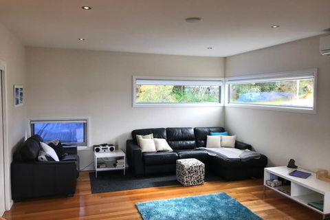 Amazing Ansons Bay Absolute Waterfront Beach House - Darwin Holiday 1