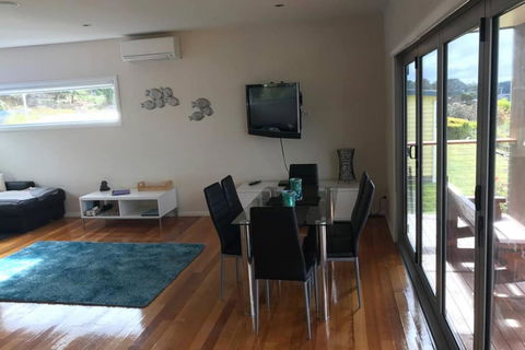 Amazing Ansons Bay Absolute Waterfront Beach House - Darwin Holiday 3