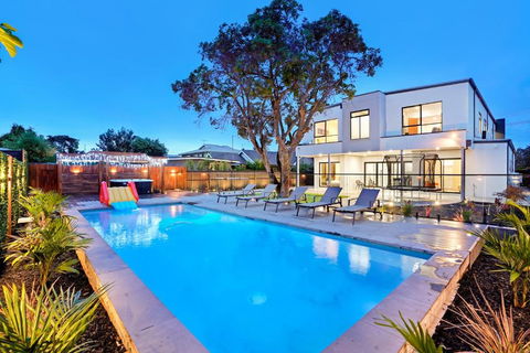 Amazing Backyard - MAX Entertain Beachside Retreat - Darwin Holiday 0