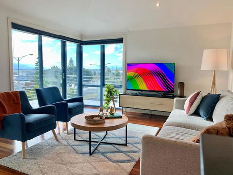 Amazing Beachfront & City Views 2 Bed 2 Bathroom - Darwin Holiday 0