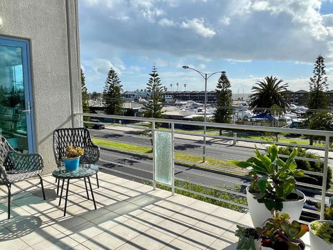 Amazing Beachfront & City Views 2 Bed 2 Bathroom - Darwin Holiday 3