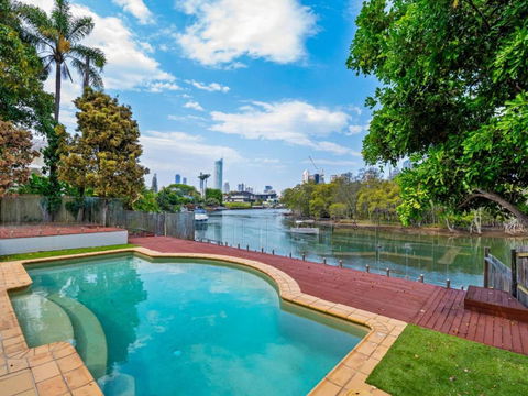 Amazing Broadwater City View Holiday Home With Pool - Darwin Holiday 1