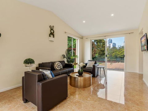 Amazing Broadwater City View Holiday Home With Pool - Darwin Holiday 4