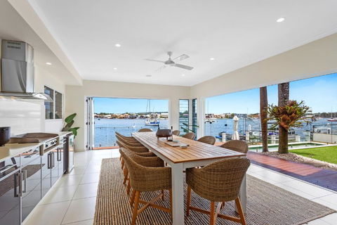 Amazing Canal House With Private Jetty, Gym & Pool - Darwin Holiday 2