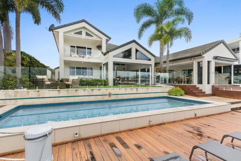Amazing Canal House With Private Jetty, Gym & Pool - Darwin Holiday 1