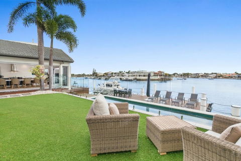 Amazing Canal House With Private Jetty, Gym & Pool - Darwin Holiday 0