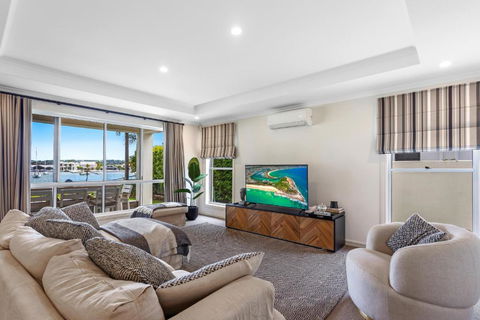 Amazing Canal House With Private Jetty, Gym & Pool - Darwin Holiday 3