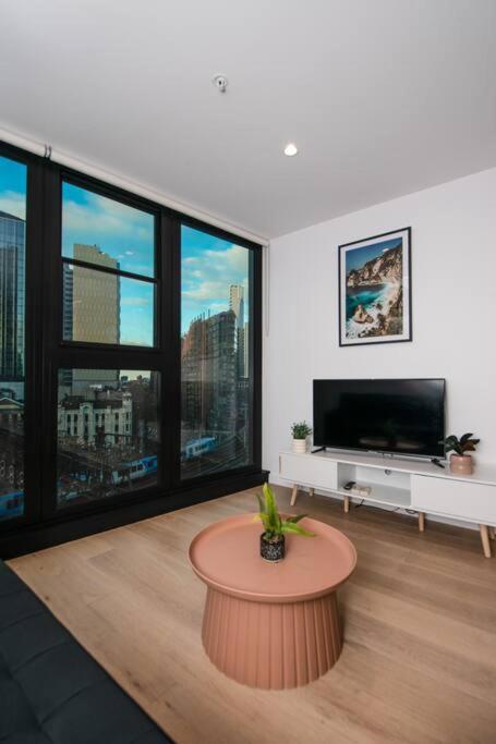 Amazing City View 2BR Yarra River Free Parking - Darwin Holiday 1