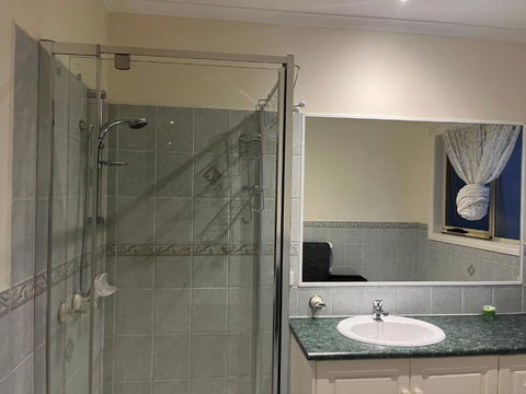 Amazing Private Bedrooms In Doncaster East Near School - Darwin Holiday 2