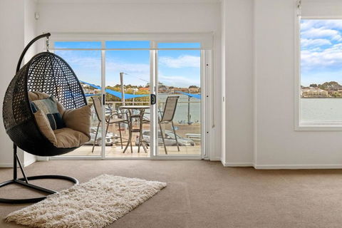 Amazing Lake View Family-friendly Holiday Home - Darwin Holiday 2