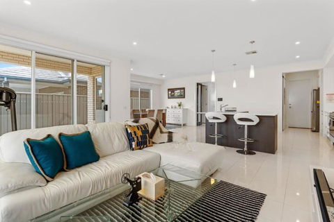 Amazing Lake View Family-friendly Holiday Home - Darwin Holiday 4