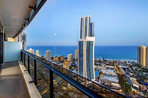 Amazing Location At Circle On Cavill - One Bedroom Self Contained Apartments - Privately Managed - Darwin Holiday 0