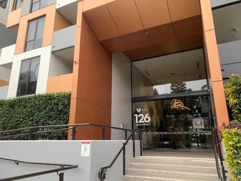 Amazing 1 Bedroom Apt With Large Living & Extra Sleeping Space -up To 5 Ppl Plus Gym Jacuzzi Spa Pool Sauna And Garden With BBQ - Darwin Holiday 3