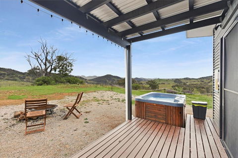 Amethyst - 1 Bed With Hot Tub - Kundalini Lodge - Darwin Holiday 2