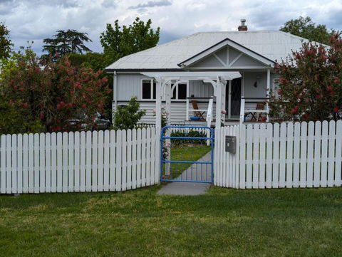 Amiens Cottage. Queenslander, Charming, Central. - Darwin Holiday 3