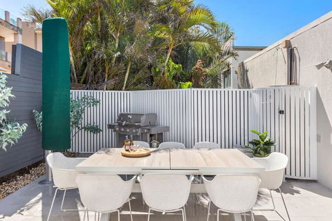 An Oasis By The Beach With Ocean Views Daybed BBQ - Darwin Holiday 4