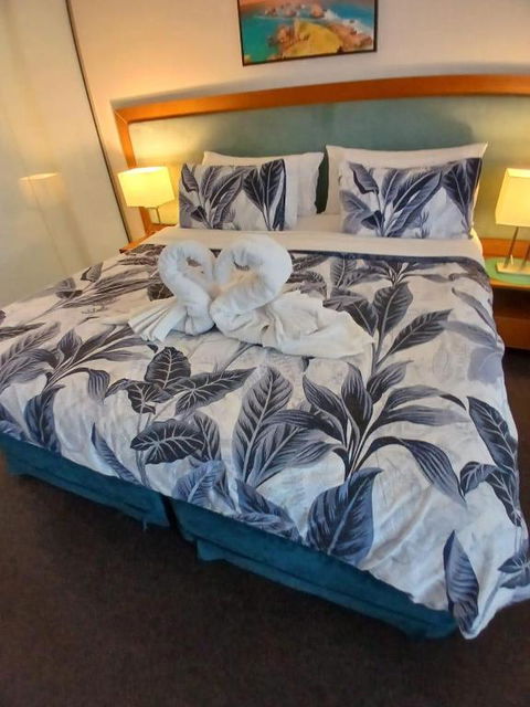 AN OCEAN,BEACHFRONT AND POOL VIEW Apartment 210 - Darwin Holiday 1