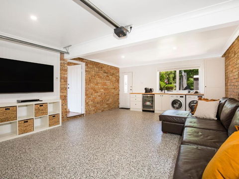 Anacapri - Pet Friendly - Opposite Beach - Fireplace - Darwin Holiday 3