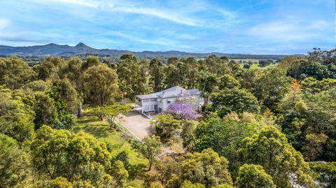 Ananda - Magnificent Byron Hinterland Retreat - Darwin Holiday 4