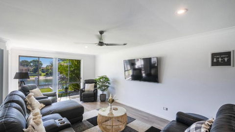 Anchorage Waterfront Unit In Yamba - Darwin Holiday 3
