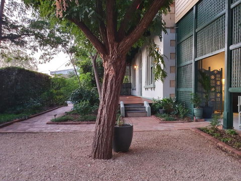 Anglesey House Iconic Forbes CBD Heritage Home - Darwin Holiday 3