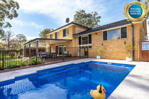 Anglesey - Pet Friendly With Pool & Tennis Court - 4 Mins Walk To Beach - Darwin Holiday 0
