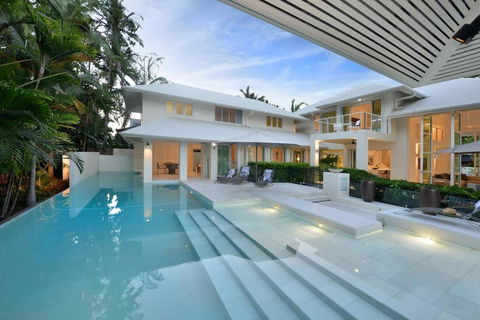 Anjea - Luxury 5 Bedroom Home By The Beach - Darwin Holiday 0