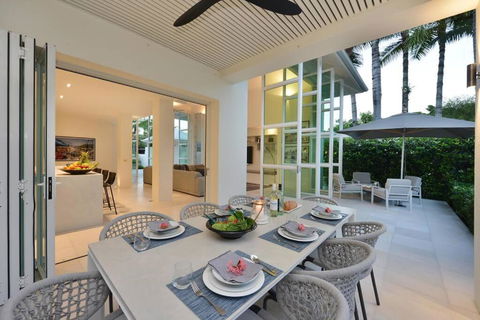 Anjea - Luxury 5 Bedroom Home By The Beach - Darwin Holiday 2