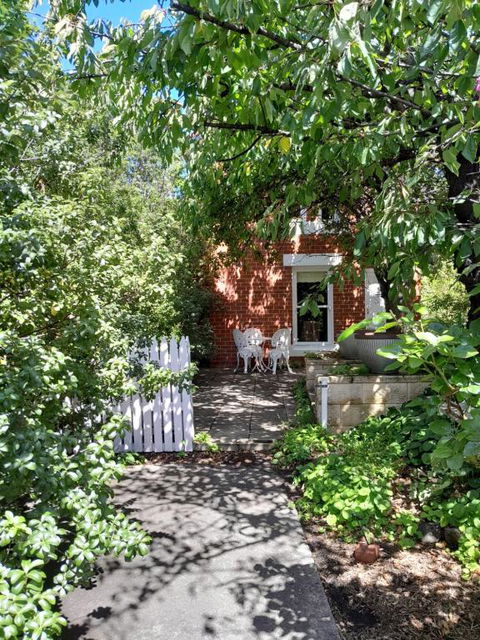 Annies Garden Cottage - Darwin Holiday 0