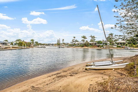 Anjuna, 2 Bedroom Apartment On Canal - Darwin Holiday 2