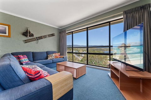 Alpine Mountain View 18 - 4BR L Mountain Views L Swimming Pool L Air-Con L WiFi - Darwin Holiday 0