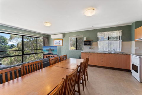 Alpine Mountain View 18 - 4BR L Mountain Views L Swimming Pool L Air-Con L WiFi - Darwin Holiday 1