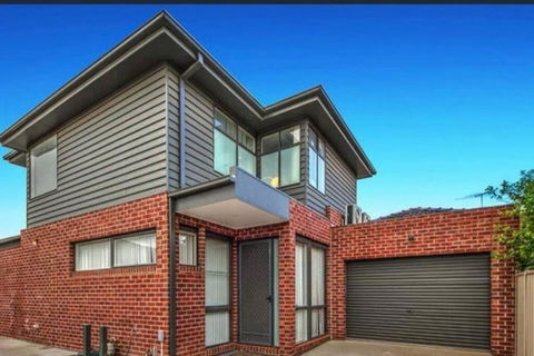 Alexina St Albans - Darwin Holiday 0