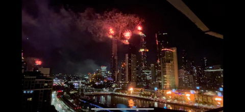 Aura2107, 2 Bedroom Apartment With Balcony, Stunning Yarra River And City Views - Darwin Holiday 3
