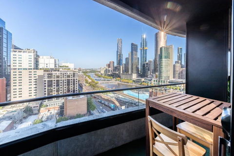 Aura2107, 2 Bedroom Apartment With Balcony, Stunning Yarra River And City Views - Darwin Holiday 0