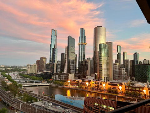 Aura2107, 2 Bedroom Apartment With Balcony, Stunning Yarra River And City Views - Darwin Holiday 2