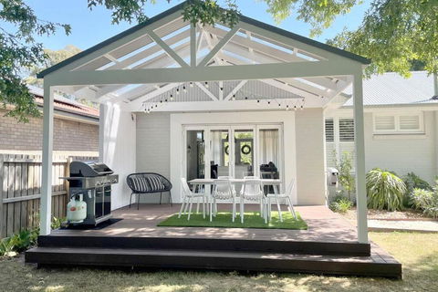Antler & Oak Cottage: Provincial Luxe In Moss Vale - Darwin Holiday 0