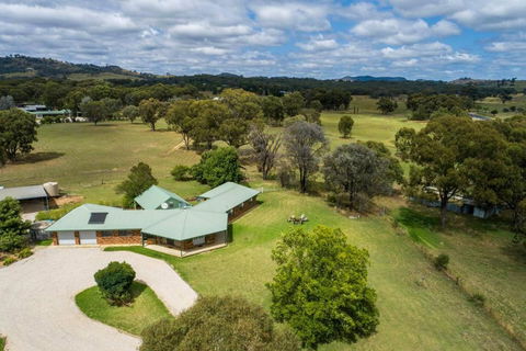 Anton Pavilion - Cheerful Country Solace In Mudgee - Darwin Holiday 4