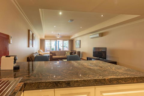 Apartment 2, 9 River Lane Mannum - Darwin Holiday 1