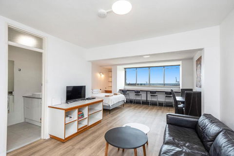 Apartment 201 - Fremantle Studio Apartment With Ocean And Harbour Views - Darwin Holiday 4
