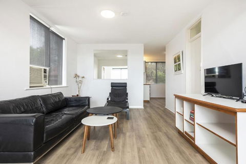 Apartment 201 - Fremantle Studio Apartment With Ocean And Harbour Views - Darwin Holiday 3