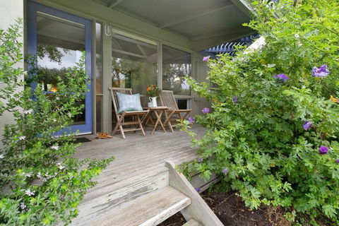 Apollo Bay Beach Bungalow - Couples Retreat - Darwin Holiday 2