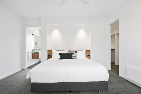 Apollo Bay Beach House - Darwin Holiday 3