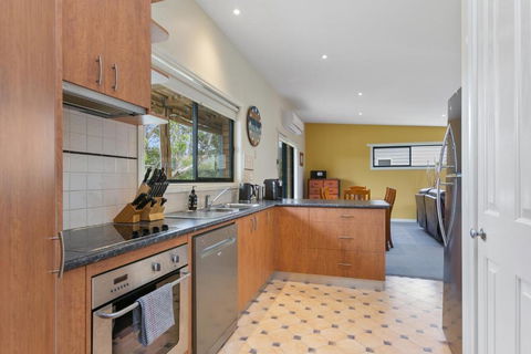 Apollo Bay Hideaway 5 Minute Walk To The Beach - Darwin Holiday 1