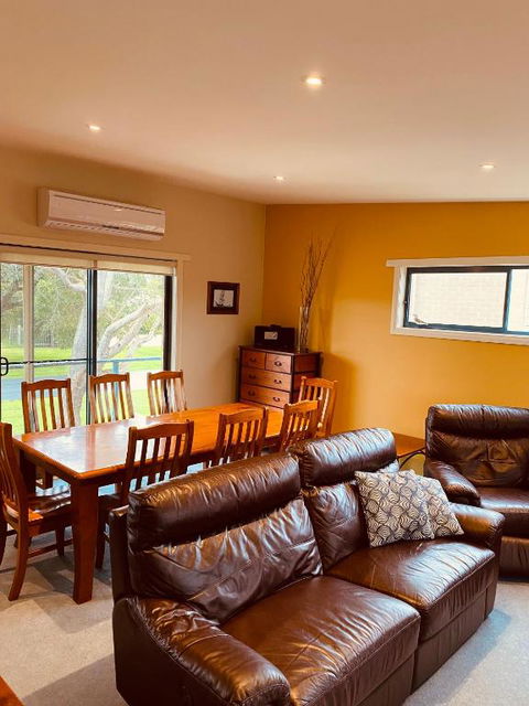 Apollo Bay Hideaway 5 Minute Walk To The Beach - Darwin Holiday 2