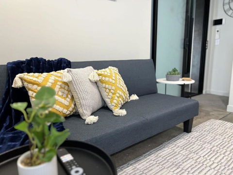 Apt With Aircon & Loft Bedroom Great Location - Darwin Holiday 2