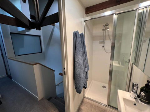 Apt With Aircon & Loft Bedroom Great Location - Darwin Holiday 4