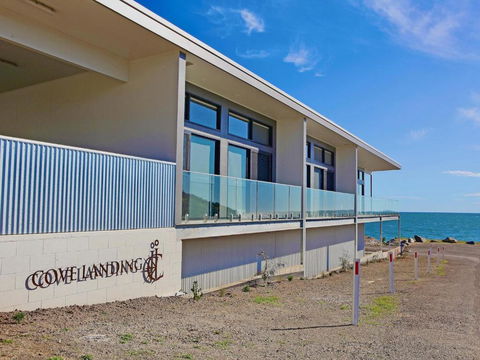 Apt02-The SS James Comrie - Darwin Holiday 2