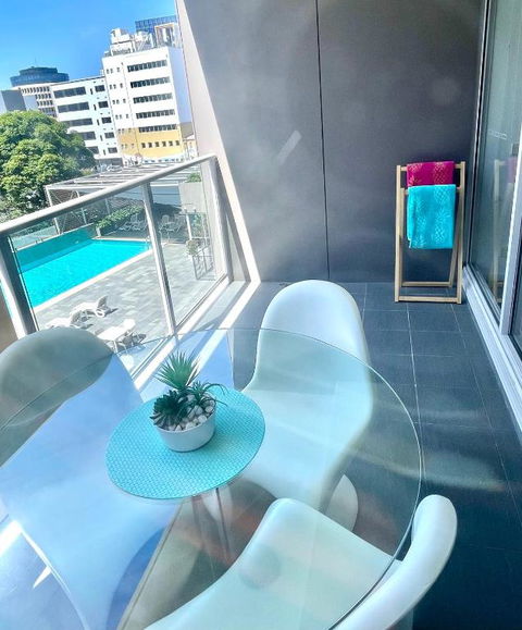 AQUA 306 POOLSIDE Luxury Apartment , Honeysuckle, NEWCASTLE FREE Parking - Darwin Holiday 2